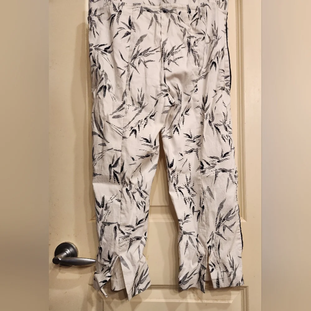 Joseph Ribkoff capri - Picture 2 of 4